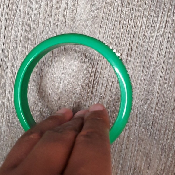 Multiple Color Plastic Bangle Bracelet Set - Picture 7 of 8